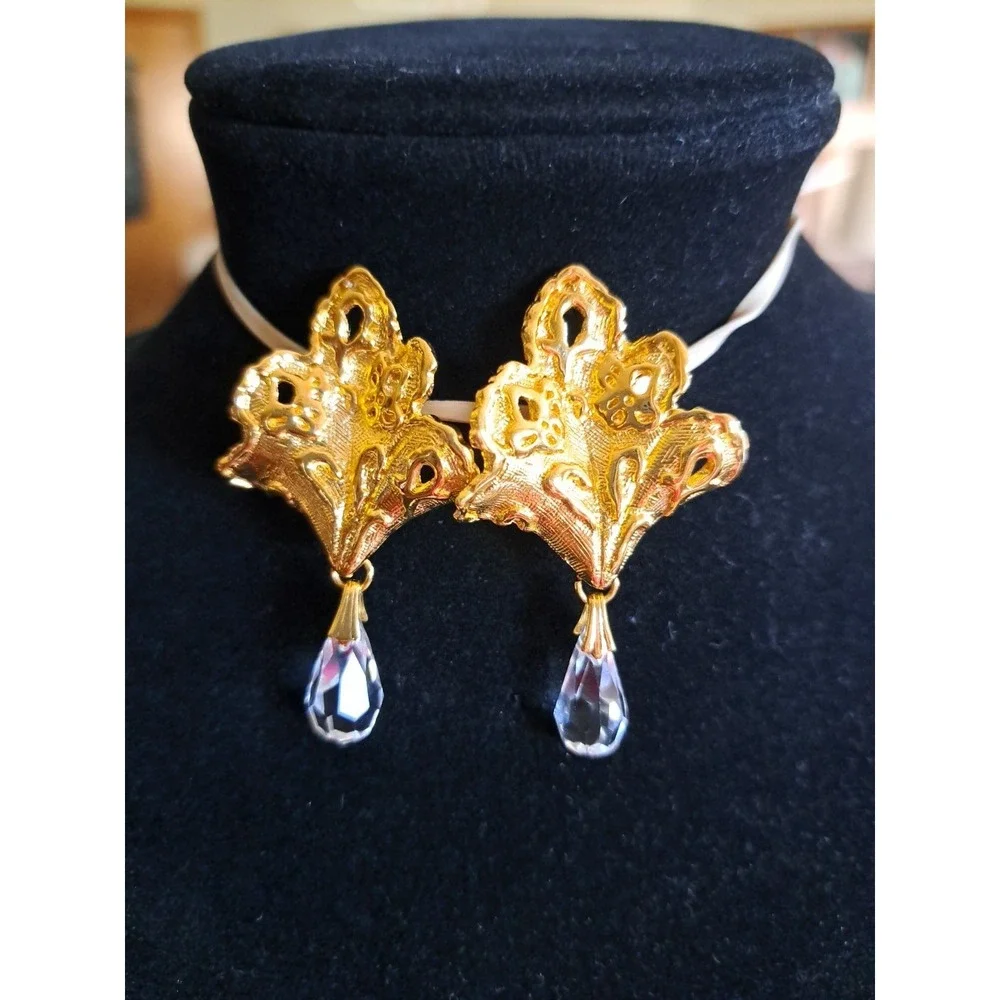 Vintage Goldtone Clip On Earrings 